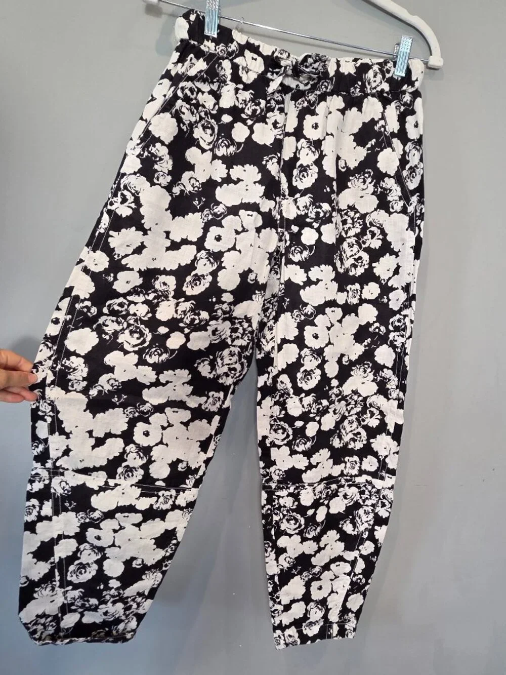 Everlane Linen Pull-On Barrel Pant Black Bone Floral